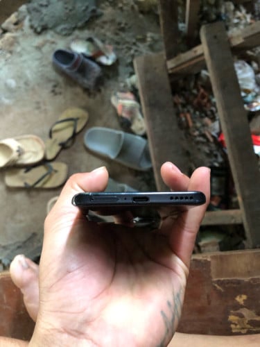 Honor 50 នៅល្មមប្រើស្ទើតួតិចៗអេក្រង់ស្អាតអត់ដានសសៃសក់តិចៗ