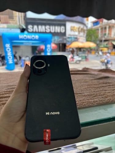 Huawei Nova 11 Ram8GB storage 256 អេក្រសុីនបែកកញ្ចក់ប្រើបាន