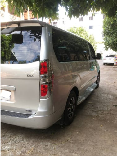 HYUNDAI Starex 2010 For Rent /出租