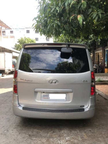 HYUNDAI Starex 2010 For Rent /出租