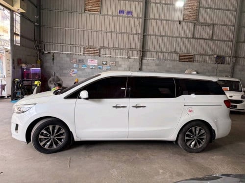 Kia carnival 2017full option ទ្វាអូតូបី