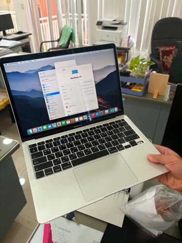 MacBook Air 2020 (M1) Ram 8G SSD 256G 98% With charger 310$