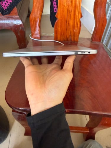 MacBook pro 2019 touch bar នៅស្អាត