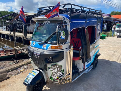 Maxima ឆ្នាំ023 លក់ $2,550 ផ្លាកលេខភ្នំពេញ