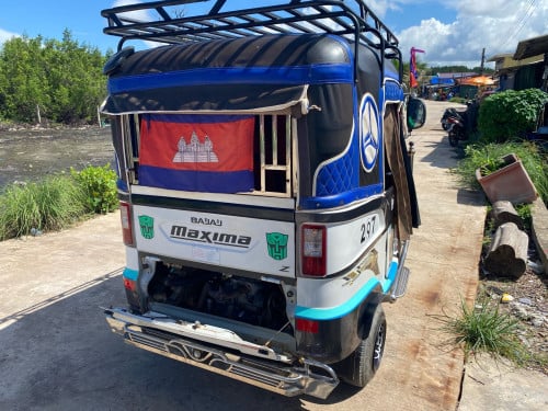 Maxima ឆ្នាំ023 លក់ $2,550 ផ្លាកលេខភ្នំពេញ