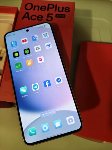 Oneplus ACE 5 Ultra 99% blue color