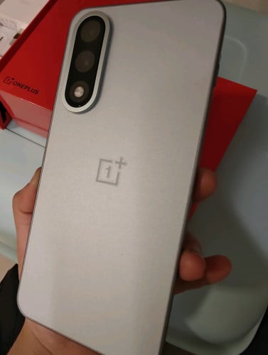 Oneplus ACE 5 Ultra 99% blue color