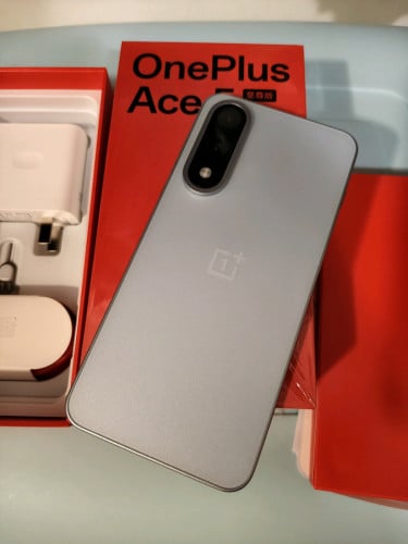 Oneplus ACE 5 Ultra 99% blue color
