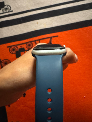 Price 110$ Apple Watch s5-40mm Conditions 98.99% Battery Health 99%