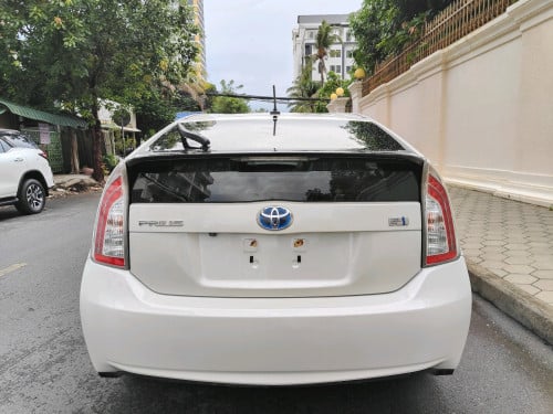 Prius 014 options 4 ខាងក្នុងលឿង កៅអីចុច ពូកស្បែកហ្សុីន Bass JBL
