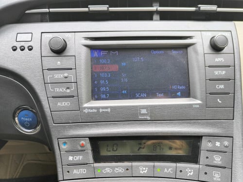 Prius 014 options 4 ខាងក្នុងលឿង កៅអីចុច ពូកស្បែកហ្សុីន Bass JBL