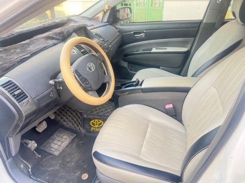 Prius 2007 white h/full