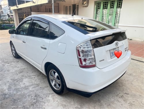 Prius 2007 white h/full