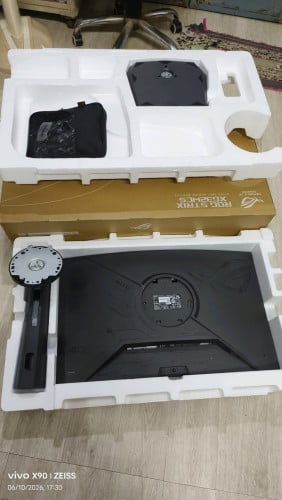 ROG STRIX XG32WCS នៅស្អាត99%