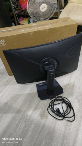 ROG STRIX XG32WCS នៅស្អាត99%