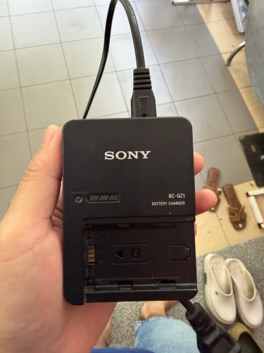 Sony original charger BC-QZ1