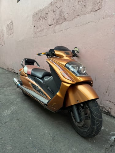 suzuki gemma 250 មានកាតគ្រីត្រឹមត្រូវ (បាតសោរ) លក់ឡៃឡុងតម្លៃ450$