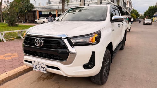 Toyota Hilux Revo V-edition 2024