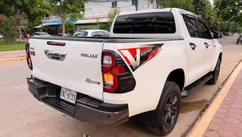 Toyota Hilux Revo V-edition 2024