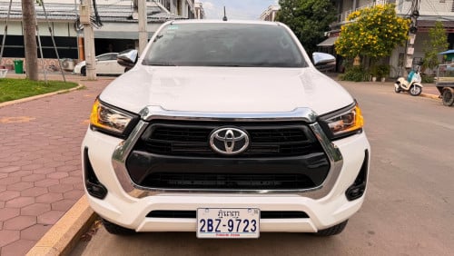 Toyota Hilux Revo V-edition 2024