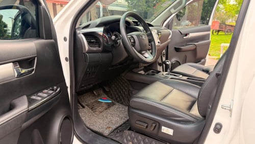 Toyota Hilux Revo V-edition 2024