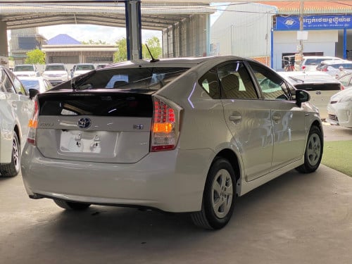 Toyota Prius 2011 option 4 មានបាសJBL ទេីបតែចូលស្តុកថ្មី តម្លៃល្អ បង់រំលស់សិក្សា១៥នាទីដកឡាន