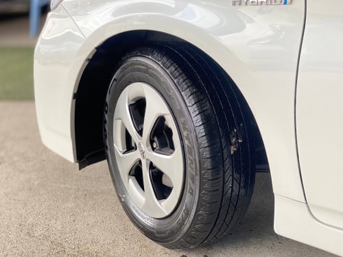 Toyota Prius 2012 option 3 Solarទេីបតែចូលស្តុកថ្មី តម្លៃល្អ បង់រំលស់សិក្សា១៥នាទីដកឡាន