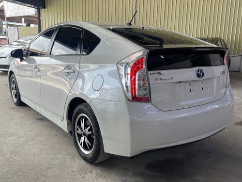 Toyota Prius 2015 option 2 up Android ទេីបតែចូលស្តុកថ្មី តម្លៃល្អ បង់រំលស់សិក្សា១៥នាទីដកឡាន