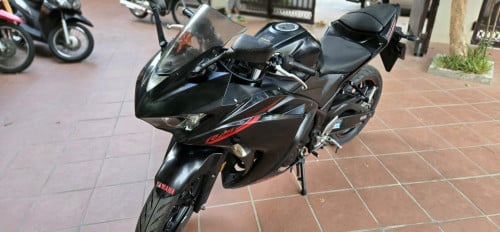 Yamaha YZF-R25 2015