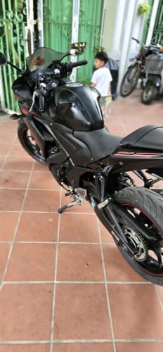 Yamaha YZF-R25 2015