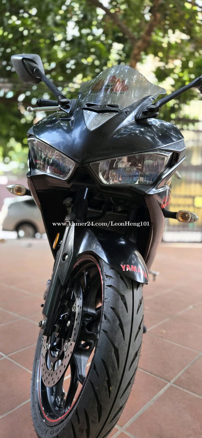 Yamaha YZF-R25 2015