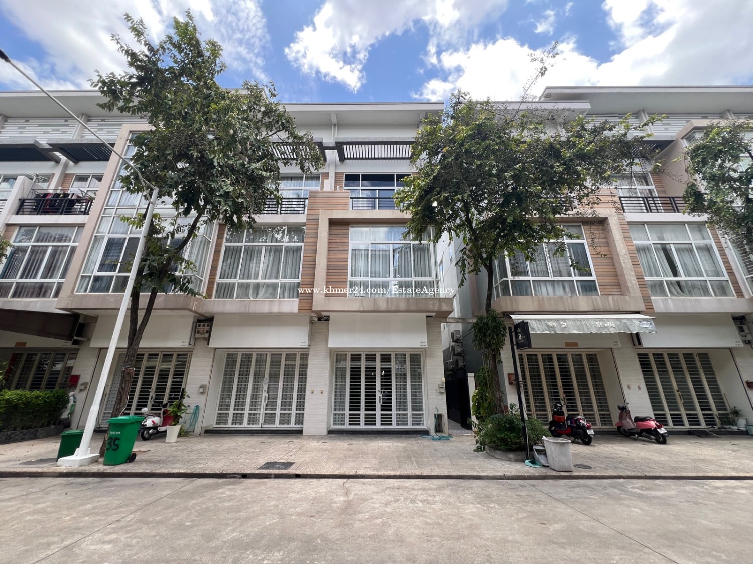 🏘️#បុរីប៉េងហួតបឹងស្នោរ  ផ្លូវជាតិលេខ១Shop House For Sale / ផ្ទះអាជីវកម្មសម្រាប់លក់បន្ទាន់