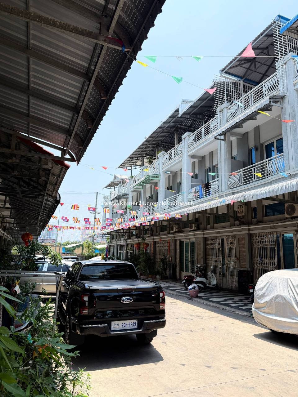 ផ្ទះល្វែងលក់ (តំបន់ផ្សារសាំហាន់)