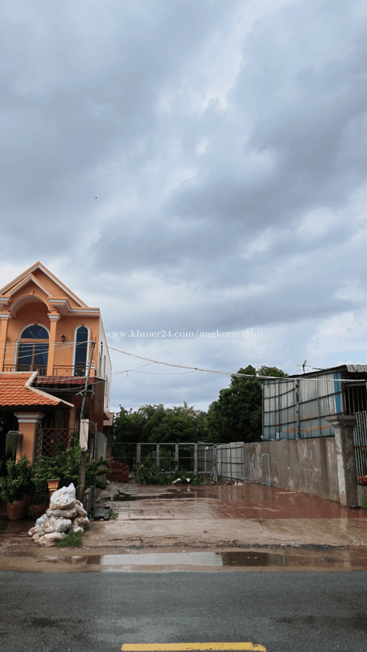 ដីលក់ប្រញាប់ ស្វាយរលំភូមិ២ ទីតាំងល្អនៅតាខ្មៅ លើផ្លូវ ២១A  $150,000 អាចចរចាបាន ( ម្ចាស់ដីផ្ទាល់)