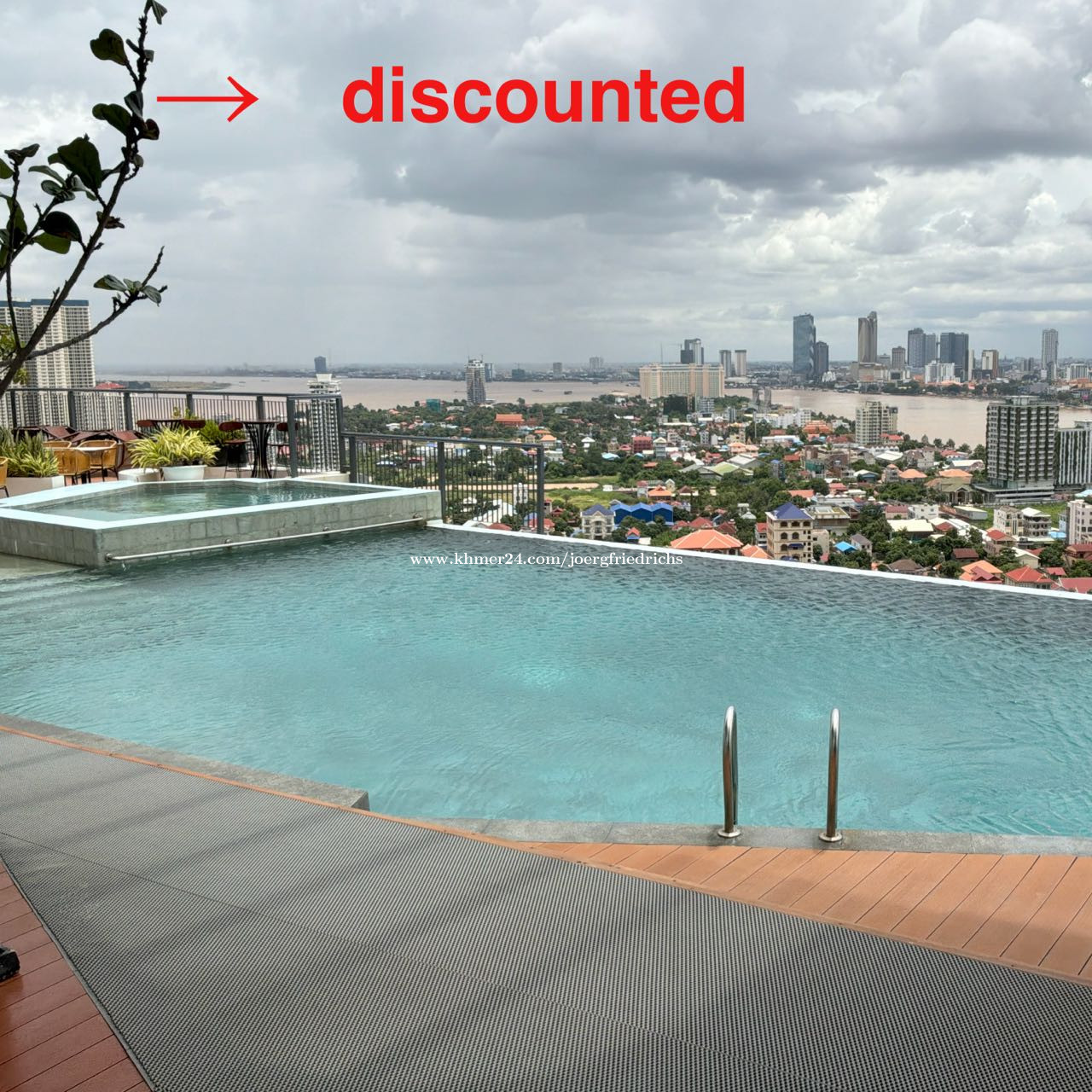 The Peninsula: 2 bed, 2 bath Condo fully furnished/equipped