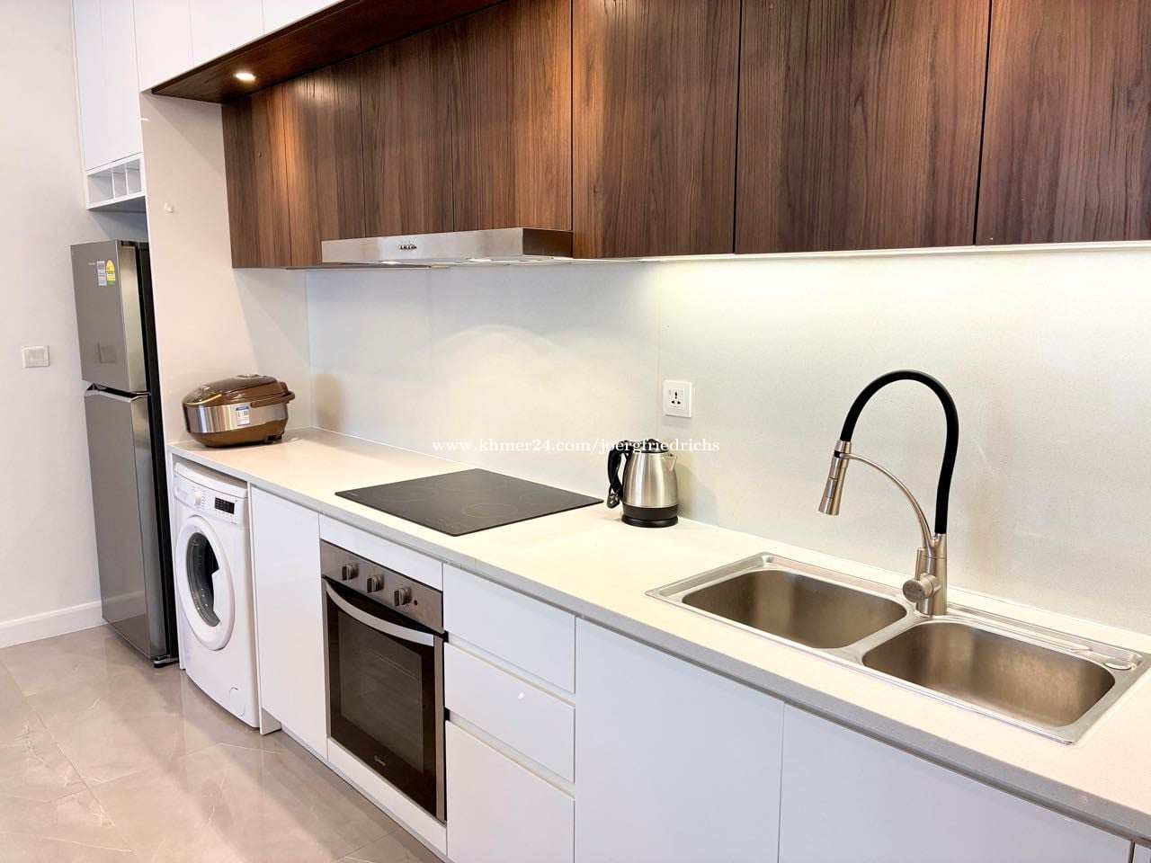 The Peninsula: 2 bed, 2 bath Condo fully furnished/equipped