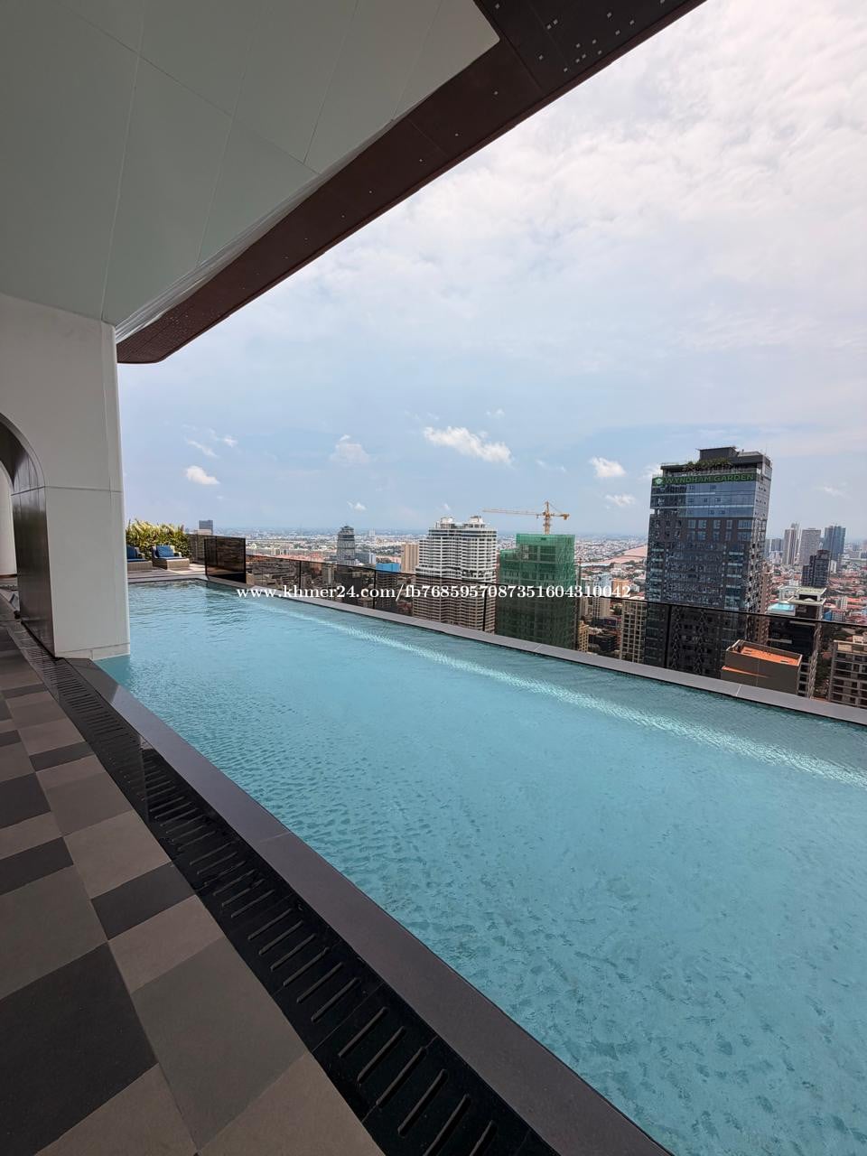 Luxury apartment 43 floor