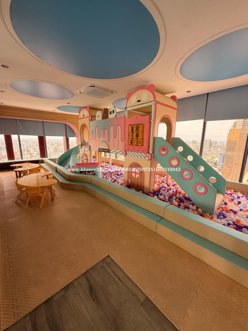 Luxury apartment 43 floor
