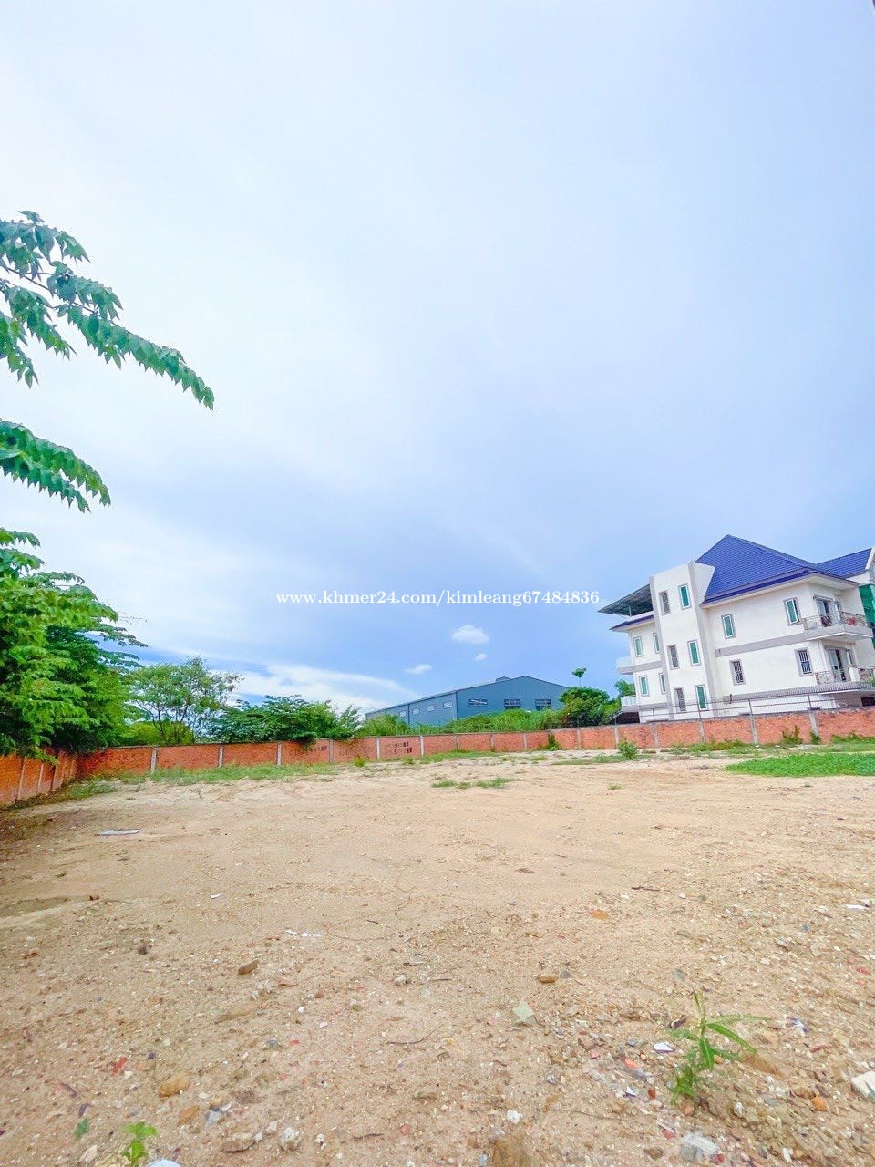 ដីលក់បន្ទាន់ ជិត បុរីពិភពថ្មីសំរោងអណ្តែត បុរីសាគូរ៉ា បុរី អាម៉ូរី   ( ម្ចាស់ដីផ្ទាល់ )