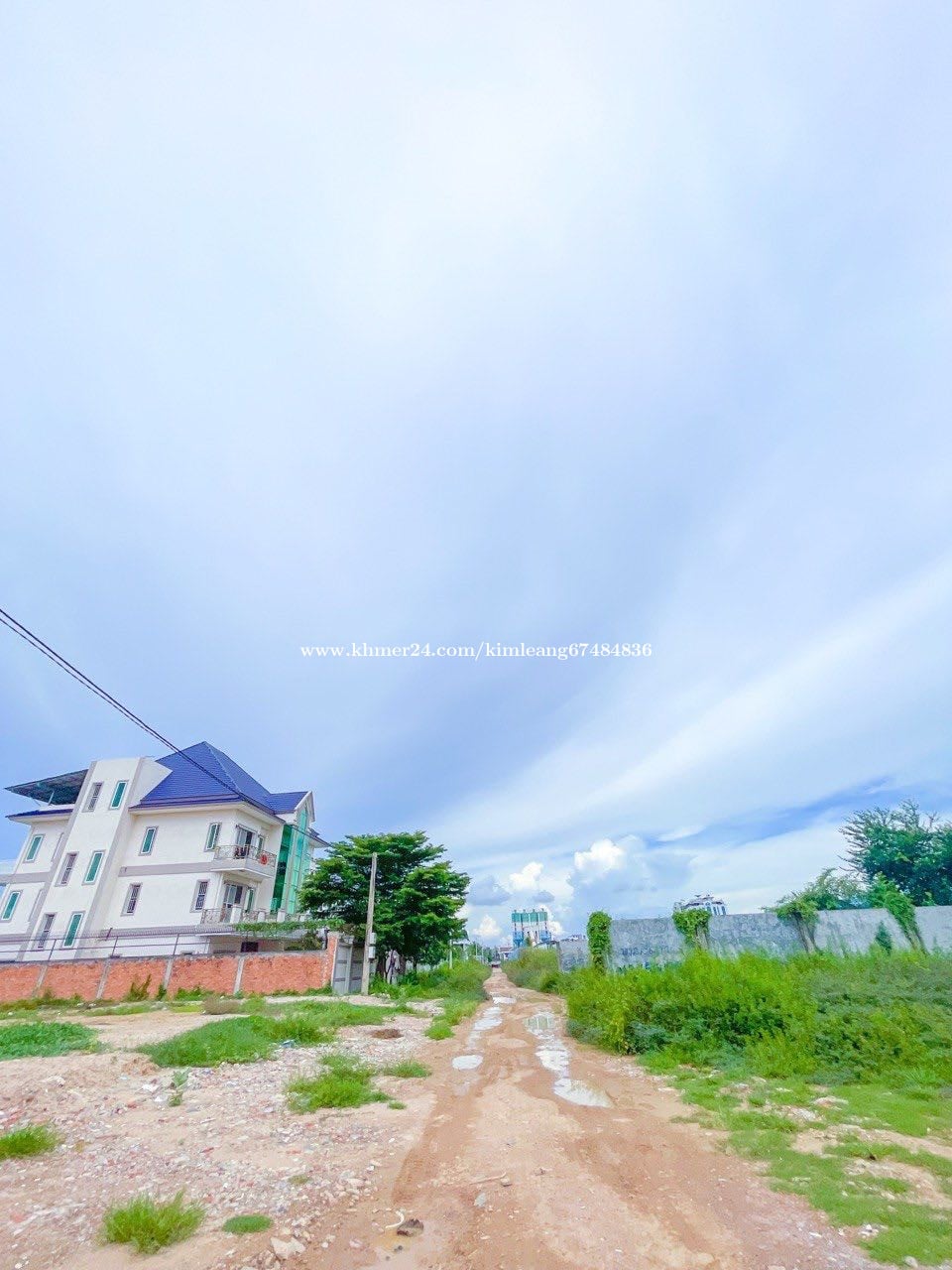 ដីលក់បន្ទាន់ ជិត បុរីពិភពថ្មីសំរោងអណ្តែត បុរីសាគូរ៉ា បុរី អាម៉ូរី   ( ម្ចាស់ដីផ្ទាល់ )