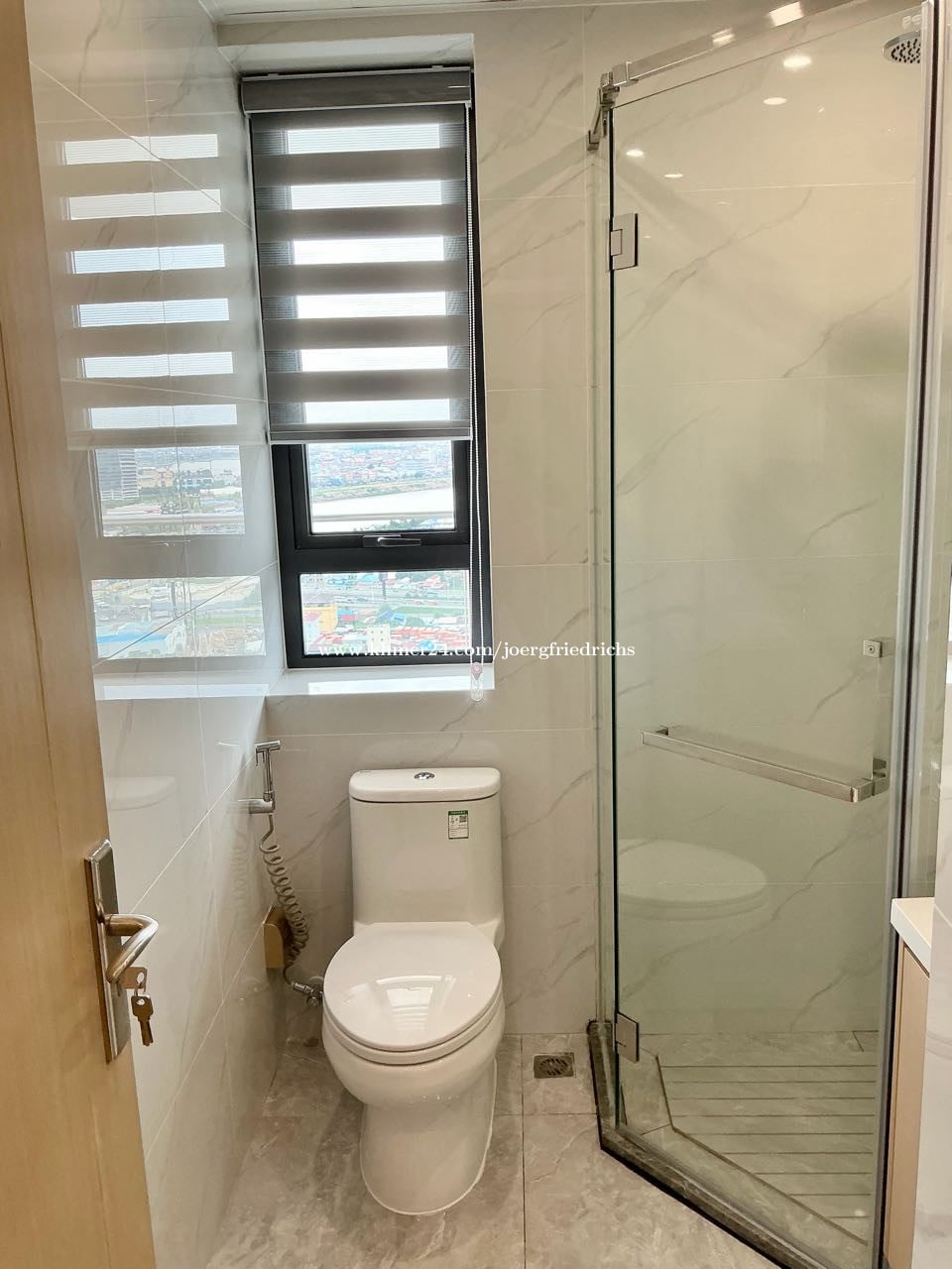 Top location with easy access to CBD ready for move-in
