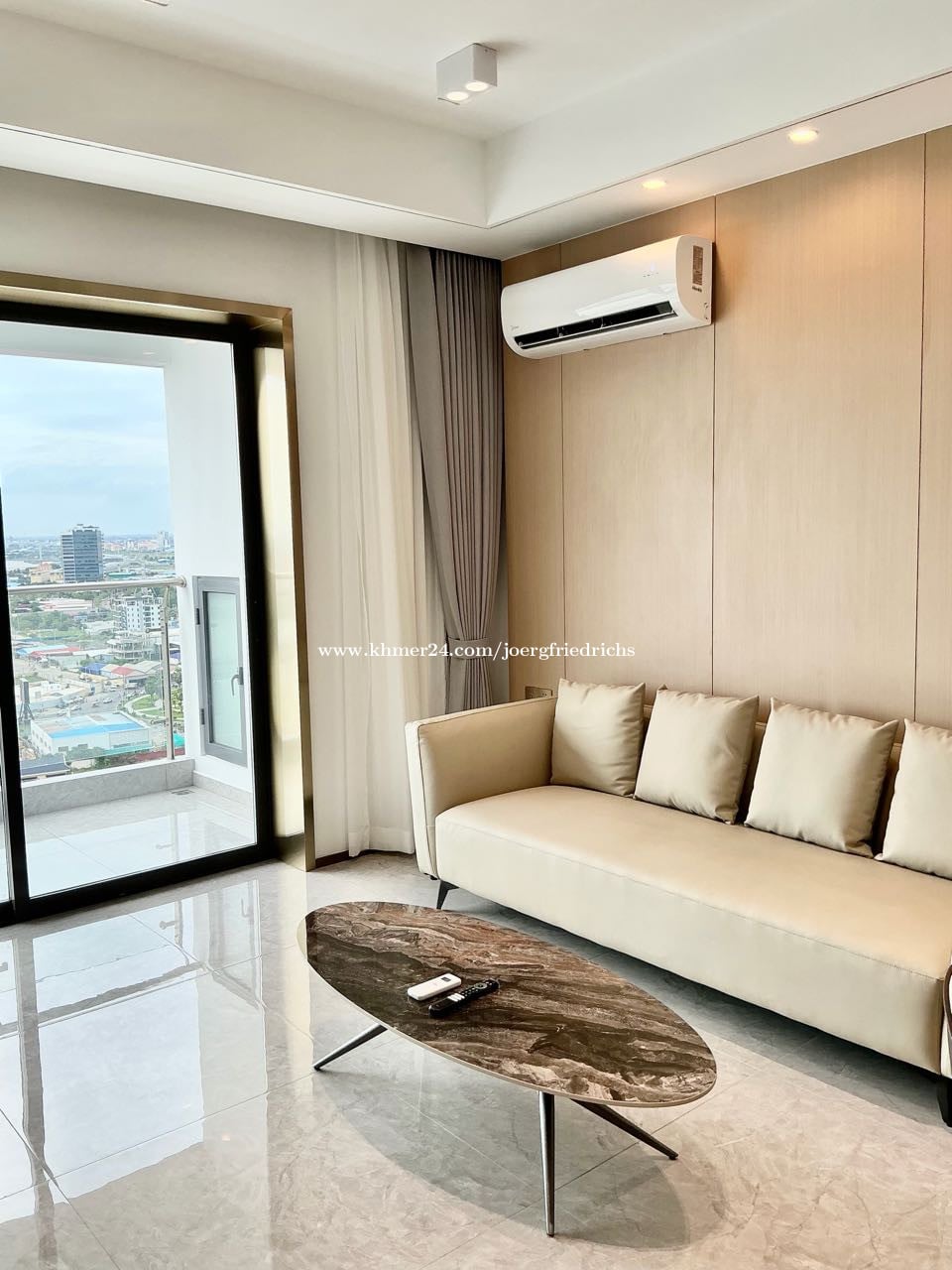 Top location with easy access to CBD ready for move-in