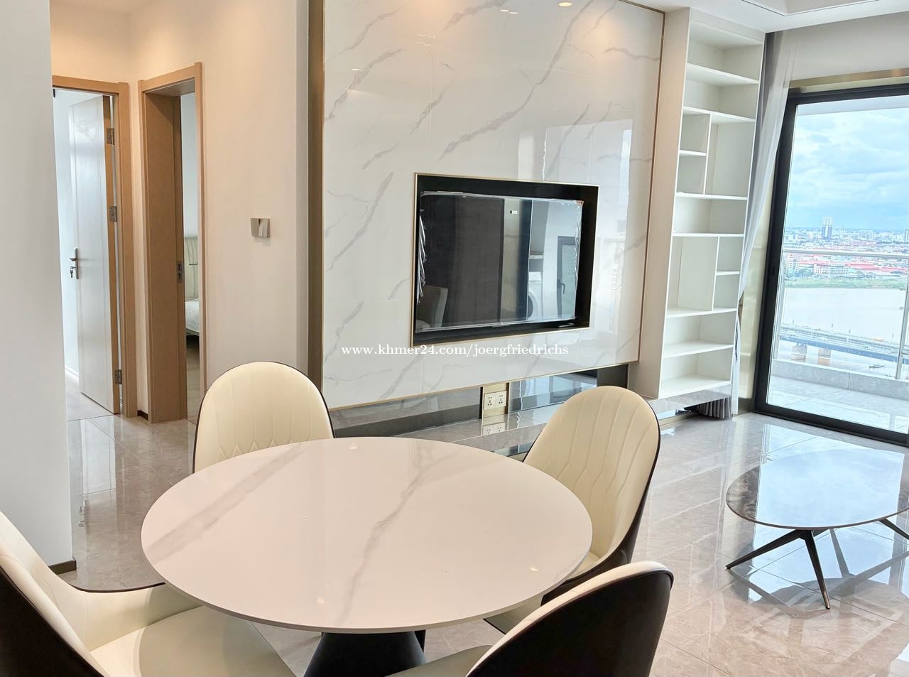 Top location with easy access to CBD ready for move-in