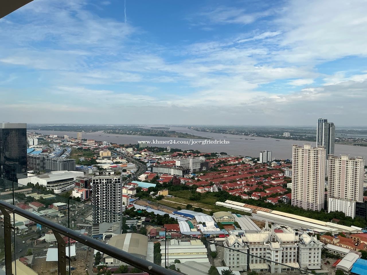 Top location with easy access to CBD ready for move-in