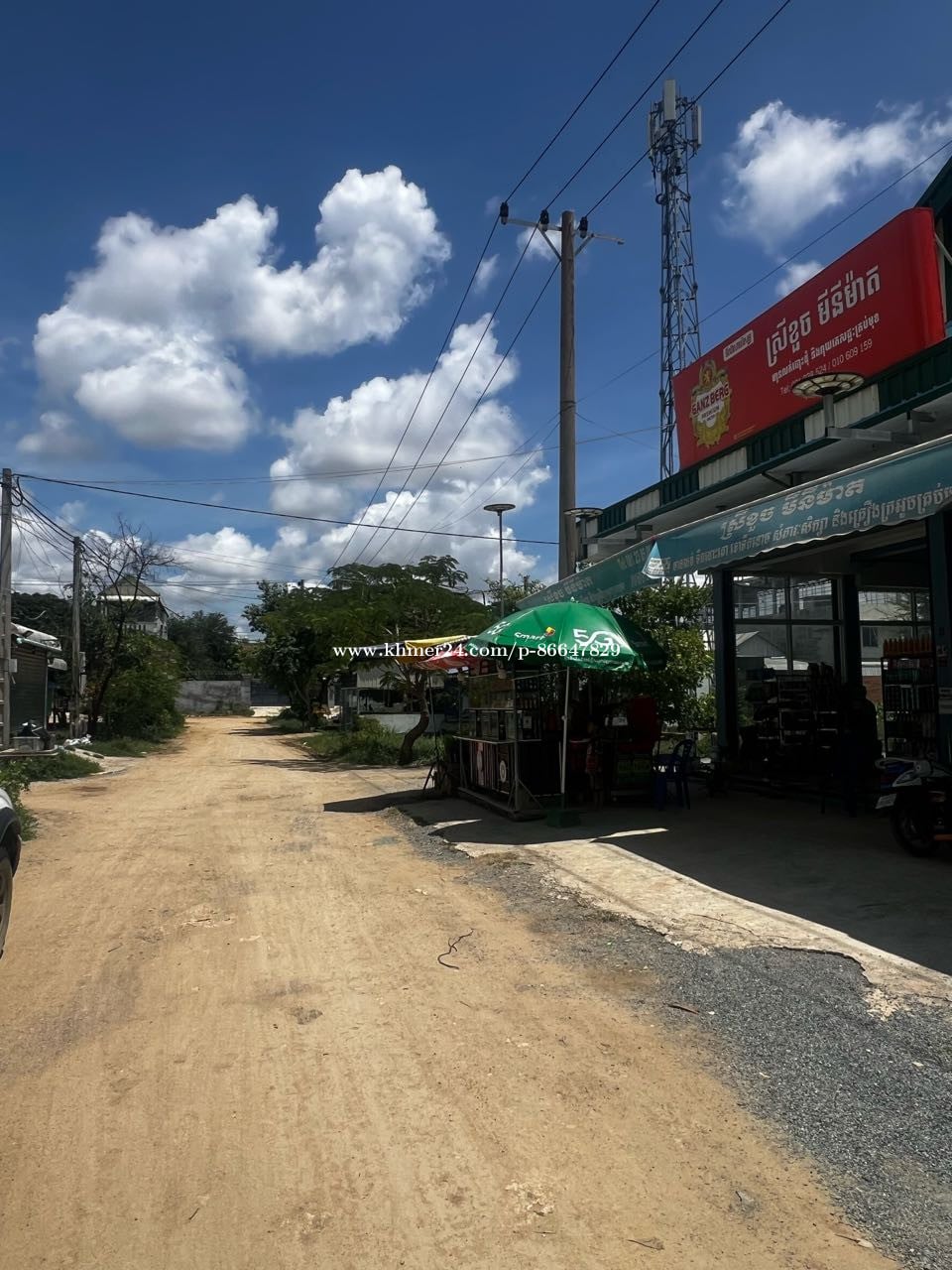 ដីមានឃ្លាំងស្រាប់លក់តម្លៃធូរថ្លៃក្បែរផ្សារថ្នល់ទទឹងជាង200m