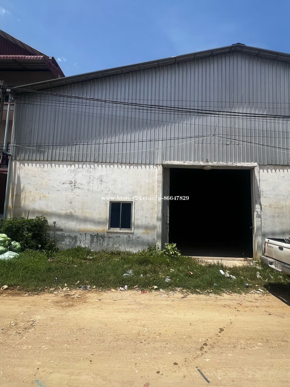 ដីមានឃ្លាំងស្រាប់លក់តម្លៃធូរថ្លៃក្បែរផ្សារថ្នល់ទទឹងជាង200m