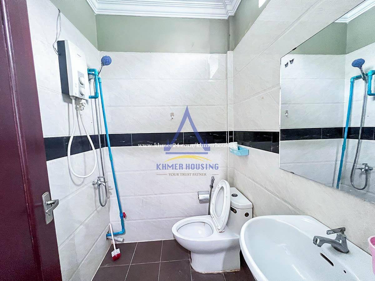 Apartment Studio Room For Rent Near TK Avenue