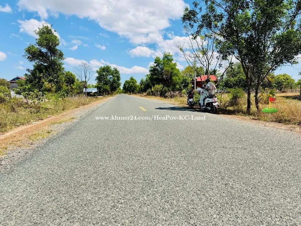 ដីលក់ជាប់ផ្លូវកៅស៊ូទៅវត្តព្រះអង្គចន្ទមុន្នី