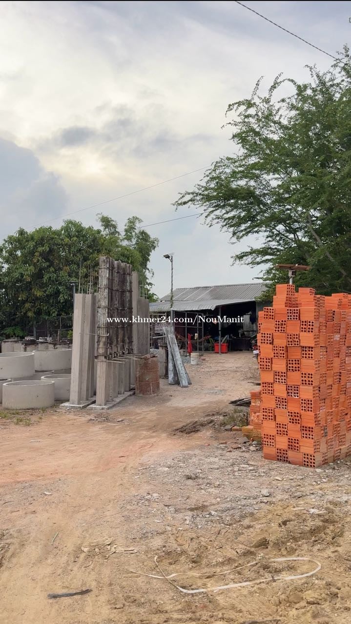 សល់ចំនីផ្លូវធំ20m (ប្លង់រឹង)សាច់ដី 20x45ចុះពីផ្សារឧដុង្គ 10km ផ្លូវទៅ ជ្រៀវ