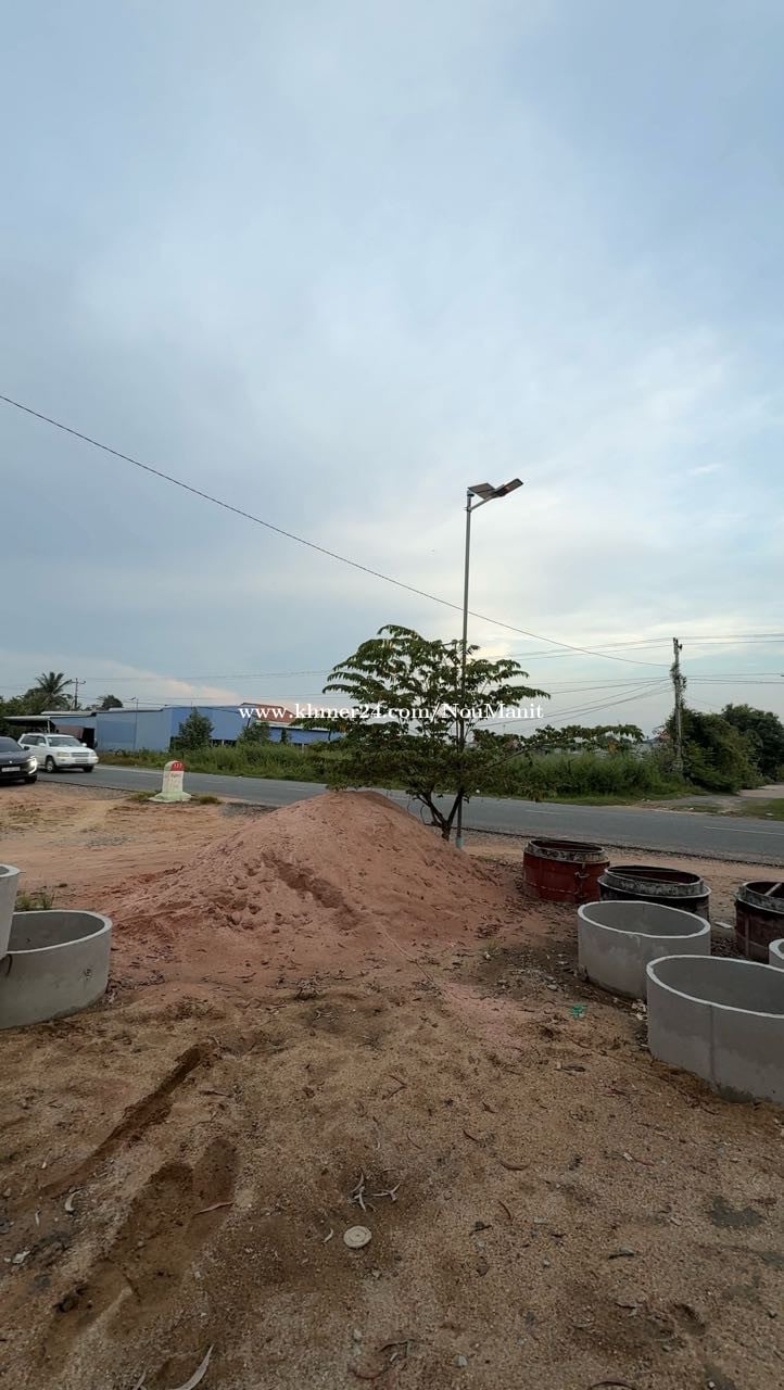 សល់ចំនីផ្លូវធំ20m (ប្លង់រឹង)សាច់ដី 20x45ចុះពីផ្សារឧដុង្គ 10km ផ្លូវទៅ ជ្រៀវ
